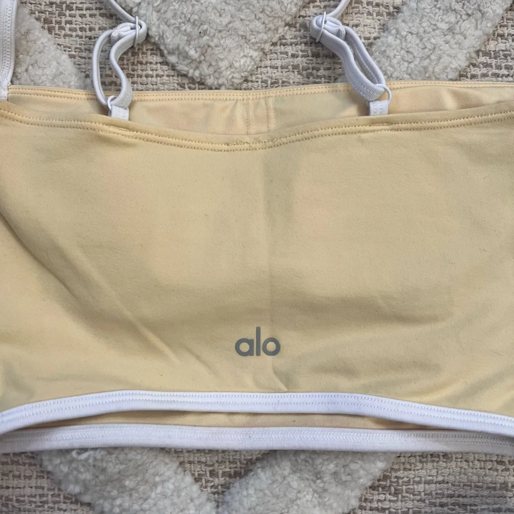 Set! ALO Outfit Streamlined Airbrush Bra Tank XS & skirt XS Warm Butter & White